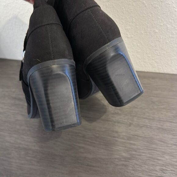 SO Black Ankle Boots Size 7.5 Casual Block Heel Ring Accent - Picture 4 of 10